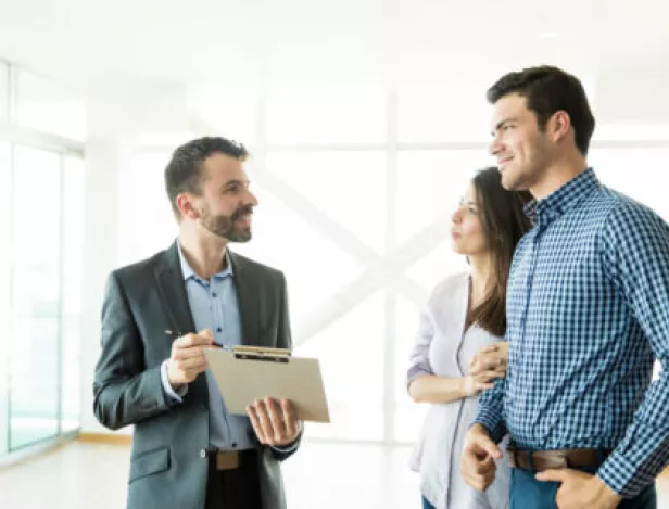 bigstock-Male-Estate-Agent-Explaining-C-254645479-1024x683-545x320