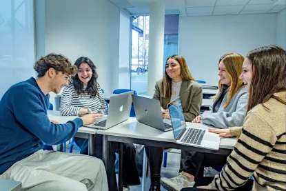 Des étudiants de Pigier Bordeaux travaillent en cours Des-etudiants-de-Pigier-Bordeaux-travaillent-en-cours