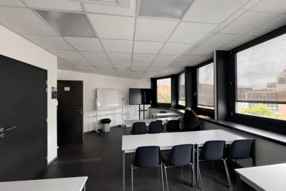 Pigier-Metz-salle-de-classe-étudiante Pigier-Metz-salle-de-classe-étudiante-0
