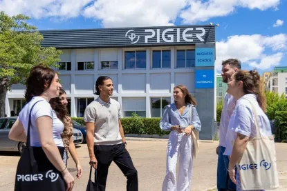 Des étudiants de Pigier Nîmes sont en train de discuter Pigier-Nimes-6-etudiants-en-train-de-discuter
