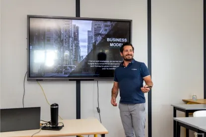 Un intervenant de Pigier Nîmes parle du Business Model à ses étudiants Pigier-Nimes-professeur-qui-parle-du-business-model